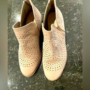 Torrid Keyhole Booties 10W